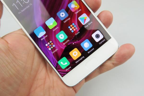 Xiaomi Mi 6: OS, UI, aplicaţii cu MIUI 8 mulat peste Nougat