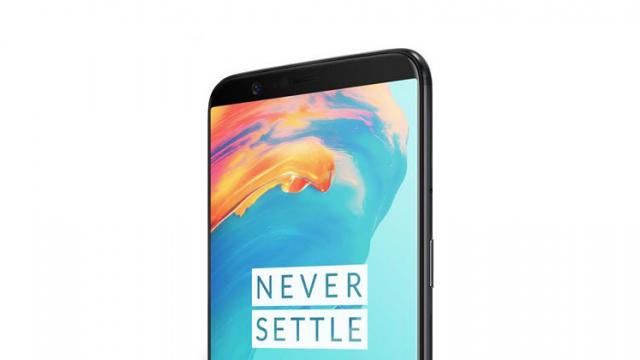 <b>OnePlus 5T se lasă admirat în prima randare oficială ce sosește via @evleaks</b>Din partea celebrului Evan Blass sosește astăzi prima randare oficială pentru OnePlus 5T, flagship-ul companiei chineze pentru acest final de an. Telefonul urmează a-l înlocui pe OnePlus 5 care nu prea a făcut senzație și care de curând 