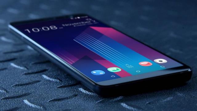 <b>HTC U11+ este lansat oficial cu display 18:9, Android Oreo și baterie generoasă de 3930 mAh</b>În această dimineață a avut loc și lansarea lui HTC U11+, telefon pe care vi l-am prezentat într-un clip hands-on review mai devreme. Dacă sunteți curioși să aflați mai multe despre dotările acestui dispozitiv, articolul de față reprezintă 