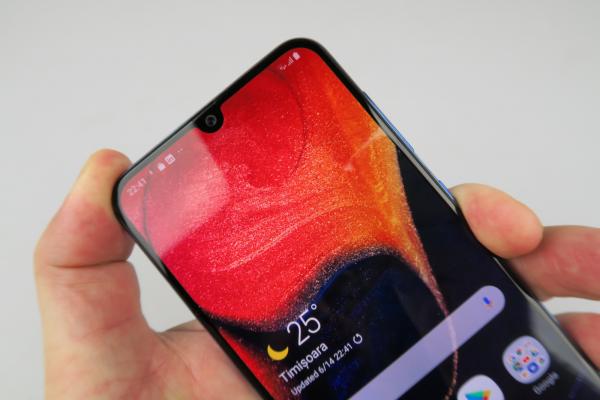Samsung Galaxy A50: Display aproape de flagship, cu surprize plăcute
