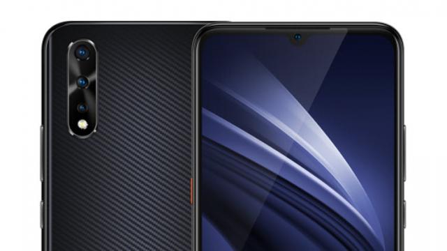 <b>Vivo iQOO Neo are confirmată capacitatea bateriei; Aflăm și puterea de alimentare</b>Cu pași repezi se apropie și lansarea lui Vivo iQOO Neo, un nou telefon de gaming pe care am avut ocazia să îl vedem de curând într-o serie de randări oficiale. Am aflat și că va avea procesor octa-core Qualcomm Snapdragon 845 