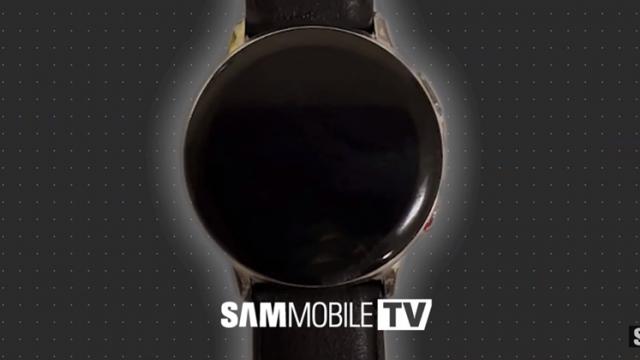 <b>Samsung Galaxy Watch Active 2 apare în câteva fotografii; S-ar putea lansa alături de Note 10 în august</b>Leak-urile asociate viitoarelor produse Samsung continuă și după ce ieri vedeam fotografii reale cu phablet-ul Galaxy Note 10+, iată că acum avem și imagini cu ceasul Galaxy Watch Active 2 din partea publicației Sammobile