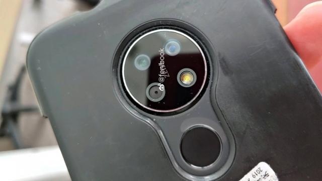 <b>Revine Lumia 1020!? Nokia Star-Lord/Daredevil apare în fotografii, cu o cameră rotundă</b>Chiar zilele trecute comparam camera lui Huawei Mate 30 cea rotundă din randari cu camera lui Lumia 1020. Că tot am invocat un Lumia 1020, hop! apare și de la Nokia un device de gen. Numele său de cod ar fi 