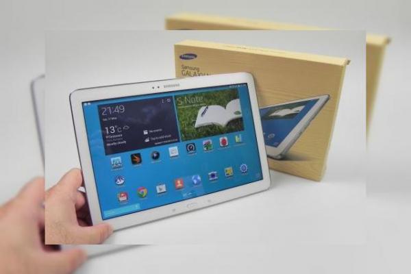 Samsung Galaxy Note Pro 12.2 unboxing: scoatem din cutie o tabletă mamut cu Android și stylus (Video)
