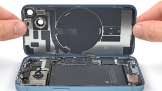 Bateriile detașabile revin obligatoriu pe telefoane din 2027? Ce spune, de fapt, legea UE