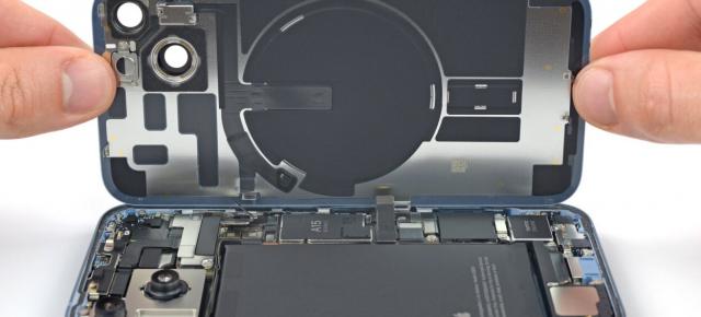 Bateriile detașabile revin obligatoriu pe telefoane din 2027? Ce spune, de fapt, legea UE