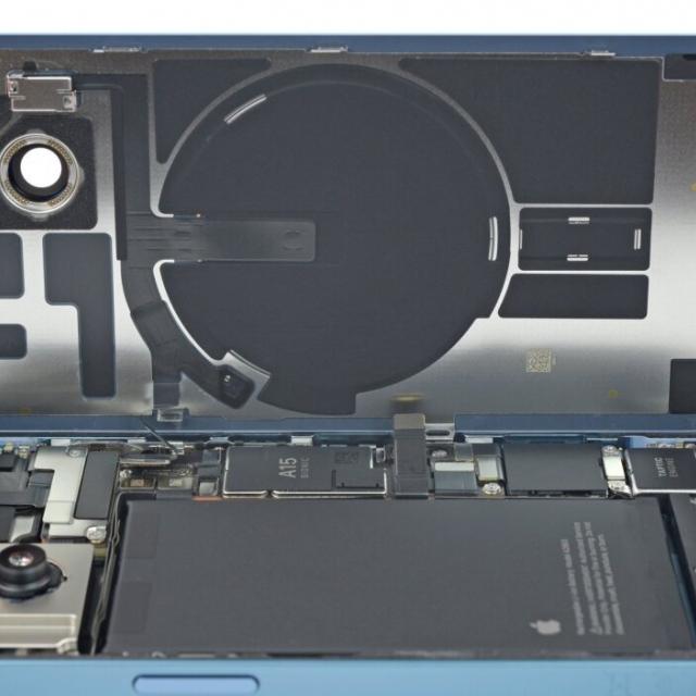 UE impune baterii detașabile pentru gadgeturi din 2027