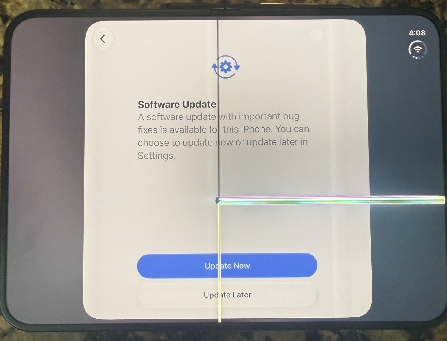 iPhone Duo intră în a doua zi cu ecrane care crapă pe pliu; Apple nu a explicat încă nimic