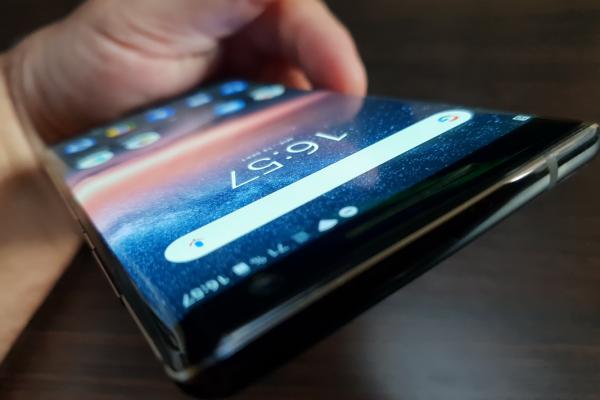 Nokia 8 Sirocco: Benchmark peste multe modele midrange, cam călduros pe muchie