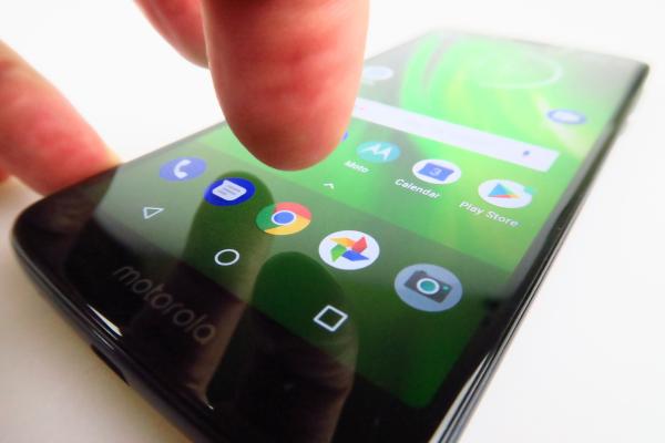 Motorola Moto G6 Play: OS, UI, aplicaţii curate şi aerisite