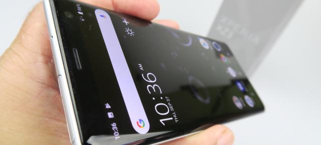 Sony Xperia XZ3, display-ul rupe blestemul P-OLED-urilor