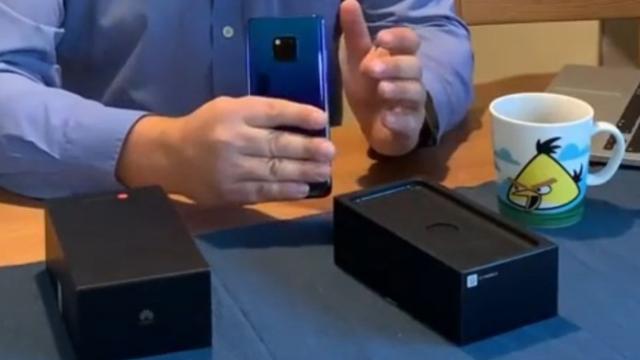 <b>[UPDATE 23:08 15.10.2018 - A reapărut clipul șters pe YouTube] - Huawei Mate 20 Pro primeşte unboxing înainte de lansare, scos imediat de pe Internet; Avem totuşi detalii</b>În nici 24 de ore ar trebui să îl vedem pe Huawei Mate 20 Pro devenind oficial, cu tot cu al său Bokeh Video, spate albastru în degrade şi cameră pătrată. Până atunci apare una dintre ultimele scăpări, care presupune un video de unboxing, care a ajuns..