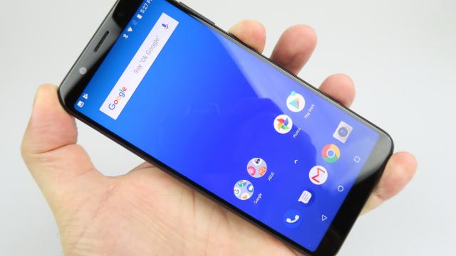 <b>ASUS ZenFone Max Pro (M1) Review</b>Mi-a fost dor de un battery phone veritabil şi "puf" ca duhul din Alladin mi s-a împlinit dorinţa de a testa unul. Apărea din senin cu 2 luni în urmă, direct cu dotări de ZenFone 5 şi direct cu preţ de 999 lei. Se epuiza din stoc la fel de rapid cum a..