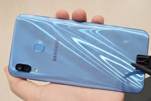 Vânzări peste așteptări pentru seria de smartphone-uri Galaxy A 2019; Samsung dă lovitura în segmentul mid-range