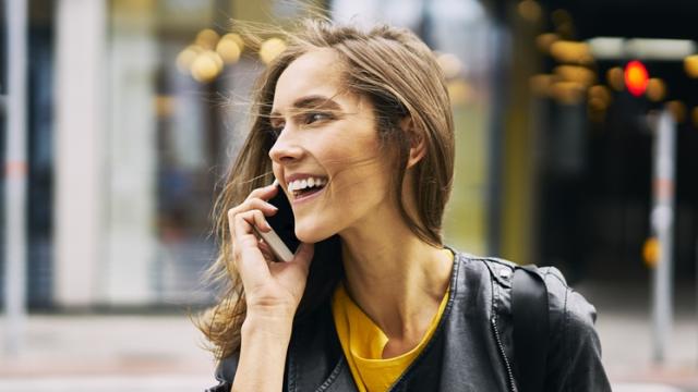 <b>Tarifele pentru apeluri şi mesaje internaţionale europene scad de la 15 mai 2019; Iată detalii de la Vodafone și Orange Romania</b>Probabil aţi primit mulţi dintre voi astăzi mesaje cu privire la scăderea tarifelor pentru apeluri şi mesaje internaţionale. Pe grupul de Facebook Mobilissimo.ro au fost semnalate mesaje de gen primite de la Orange şi de la Vodafone 