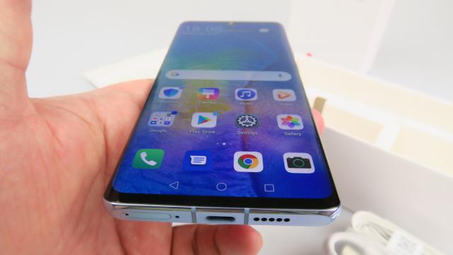 <b>Huawei P30 Pro: Benchmark-uri de 10-15 în top, fără recorduri și cu 10% sub Mate 20 Pro</b>Cea mai mare "vina" Huawei când vine vorba de performanţa lui Huawei P30 Pro e că a inovat prea mult cu Mate 20 Pro. A spulberat concurenţă cu procesorul Kirin 980, cel puţin în zona Android. Acum deja vin tare din spate alte procesoare şi telefoane.