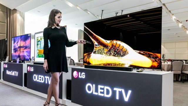 <b>LG Electronics anunță lansarea televizoarelor din gama 2019 în România; Vine și modelul 8K de 88 inch</b>În această perioadă mulți dintre producătorii de televizoare au avut anunțuri speciale pentru piața din România, fiind organizate de asemenea și evenimente de presă. Astăzi un nou nume se adaugă pe lista companiilor care își vor