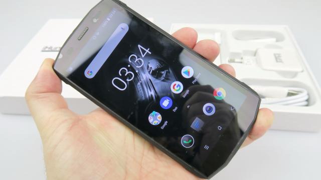 <b>iHunt S60 Discovery: Baterie excelentă în companie selectă</b>Telefoanele iHunt au livrat binişor pe partea de baterie în ultima vreme, în frunte cu gigantul iHunt Titan P11000 Pro, deci avem aşteptări mari şi de la iHunt S60 Discovery. Vine cu o baterie de 5580 mAh, care pe hârtie promite până la 38 de zile de..
