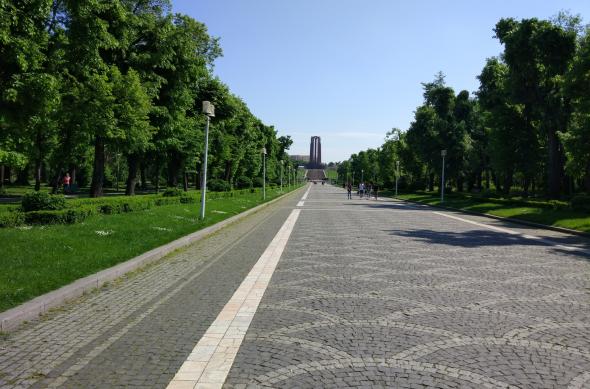 Plan îndepărtat (Samsung Galaxy S7 vs Huawei P9 vs Xiaomi Mi 5):  Xiaomi Mi 5