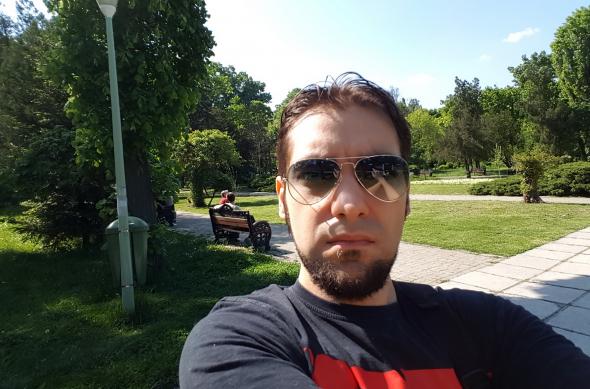 Selfie (Samsung Galaxy S7 vs Huawei P9 vs Xiaomi Mi 5): Samsung Galaxy S7