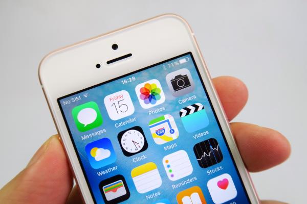iPhone SE: OS, UI şi aplicaţii aşa cum le-am lăsat astă-toamnă