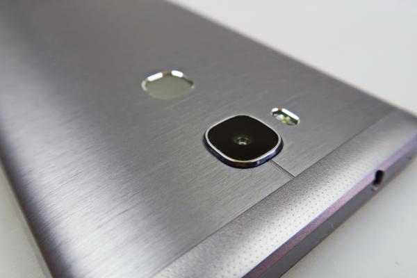 Huawei Honor 5X: Cameră mai bună decât a predecesorului, dar nu trece la următorul nivel