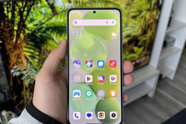 Xiaomi 13T Pro: Display cu miliarde şi miliarde de culori, panou 12 bit