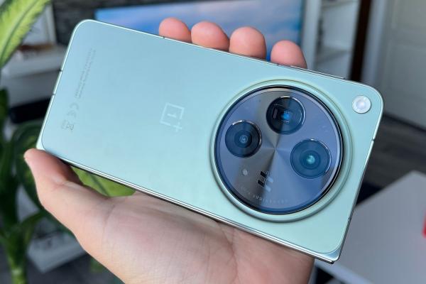 OnePlus Open Unboxing: cea mai bine ascunsă cută, cel mai elegant pliabil?