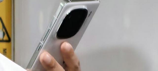 iQOO 12, unul dintre primele telefoane cu Snapdragon 8 Gen3 apare într-o fotografie reală, dezvăluind un modul foto uriaș în spate