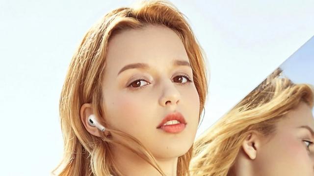 <b>Astăzi îți cumperi de pe Cafago 2x perechi de căști wireless Lenovo LivePods LP40 pentru sub 100 de lei</b>Am revenit cu oferta zilei de pe Cafago, iar așa cum spune și titlul postării de față am găsit un pachet compus din 2x perechi de căști wireless, pe care comerciantul le vinde la sub 100 de lei. Interesant faptul că în urmă cu un an doar 