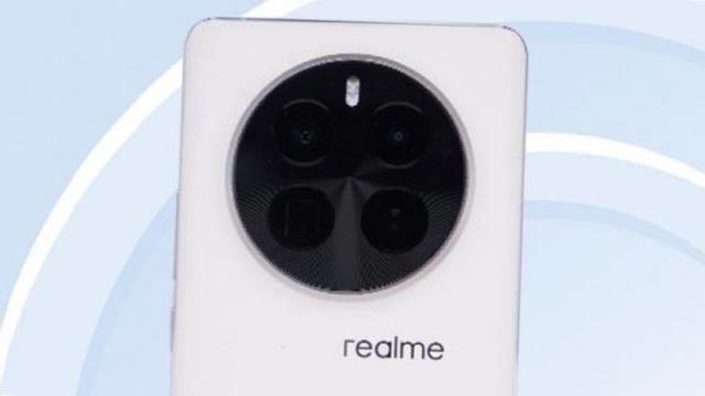 <b>realme GT5 Pro are design-ul dezvăluit de certificarea TENAA; Vine cu un modul foto uriaș în spate</b>Doar ieri ce am avut confirmarea faptului că realme GT5 Pro va sosi cu procesor Snapdragon 8 Gen3 la interior și iată că astăzi mai bifăm o confirmare, cea a design-ului, grație unei certificări TENAA proaspăt acordate în China