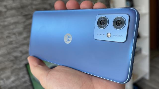 <b>Motorola Moto G54 5G Power Edition review detaliat în limba română (Evaluare Mobilissimo)</b>Mărturisesc că nu îmi amintesc ultima dată când am testat un veritabil "battery phone". În ultimii ani când auzi de baterii de 6000 mAh te gândeşti ori la un ASUS ROG Phone, ori la un Samsung Galaxy M. Acest fir de gândire e întrerupt astăzi de către