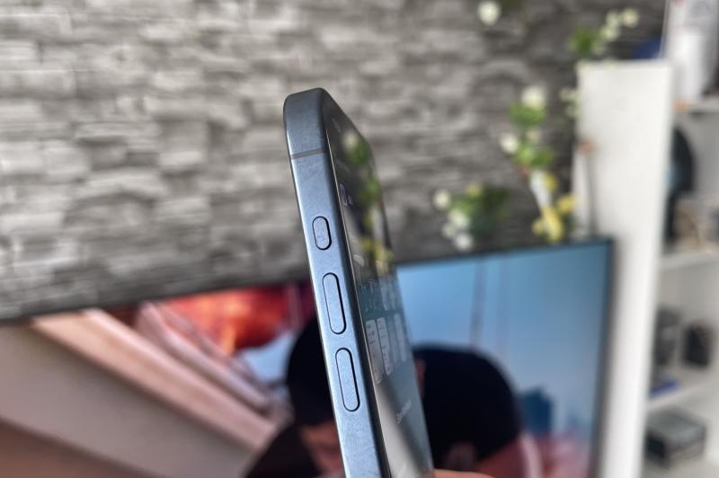 Apple iPhone 15 Pro - Galerie foto Mobilissimo.ro: IMG_2040.jpg