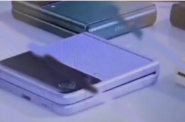 Samsung Galaxy Z Flip 3 - Imagini de promovare: galaxy-10.jpg