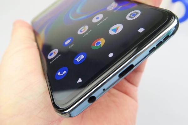 Vivo Y70: Acustica bună pe voci, mai puţin pe bas