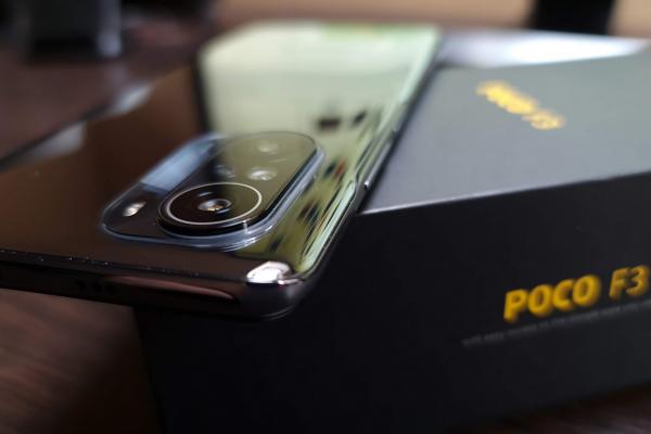 POCO F3 Unboxing: Cel mai performant telefon POCO, cu trup alcătuit pe măsură (Video)