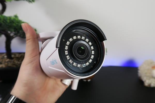 Prezentare Reolink RLC-510WA - Cameră de supraveghere WiFi cu lentilă fixă, vedere infraroșu și rezistență la apă IP66
