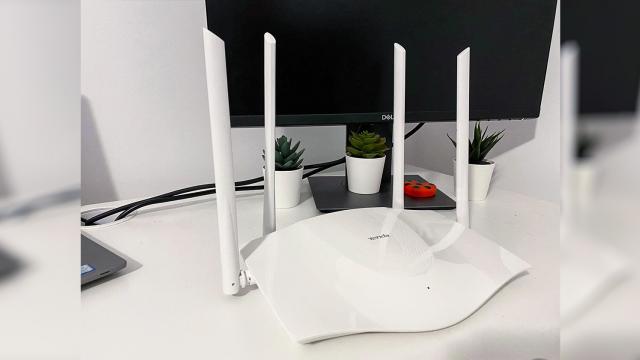 <b>Prezentare Tenda RX3 - Un router Wi-Fi 6 ce oferă o viteză iute ca gândul</b>Tenda RX3 a ajuns la mine în urmă cu două săptămâni, timp în care l-am folosit pentru a-mi conecta toate dispozitivele ce necesită internet la rețea. Și drept să vă spun, așa cum mă și așteptam, totul a funcționat fără reproș. Nu degeaba am specificat