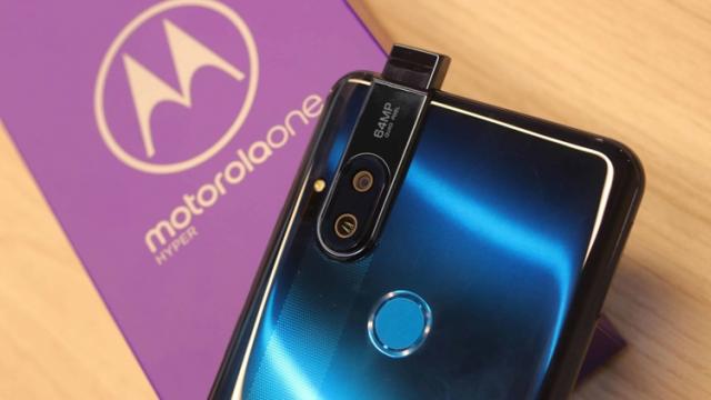 <b>Motorola One Hyper, primul telefon Moto cu modul selfie pop-up, este actualizat la Android 11</b>O știre pe care nu am acoperit-o la început de lună aprilie a fost și cea asociată update-ului la Android 11 pe care smartphone-ul Motorola One Hyper îl primea în Brazilia, un update a cărui disponibilitate este extinsă 