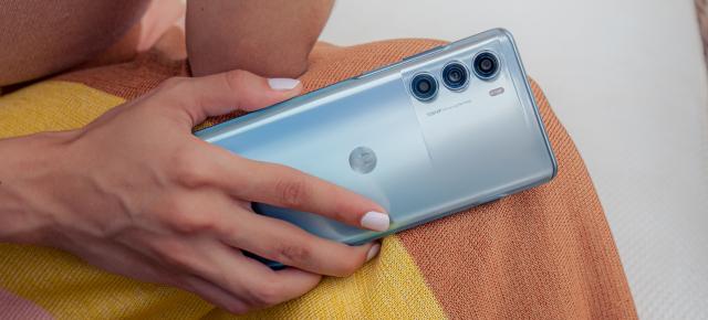 Motorola Moto G200 a debutat oficial! Cel mai nou flagship din seria G vine cu procesor Snapdragon 888+ și este deja listat în România la o sumă atractivă