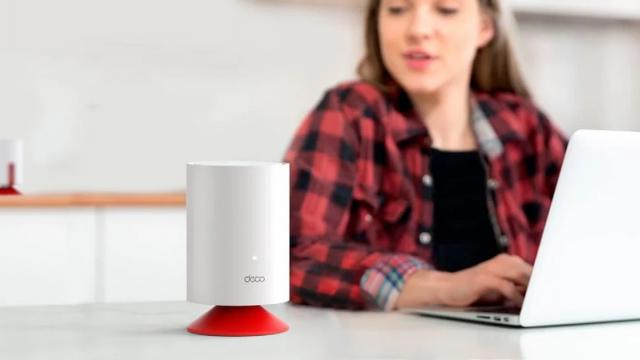<b>TP-Link aduce în România Deco Voice X20! Primul sistem mesh Wi-Fi 6 din lume cu asistent vocal Alexa integrat</b>TP-Link a anunțat astăzi lansarea pe plan local a primului sistem mesh Wi-Fi 6 din lume cu asistent vocal integrat, Deco Voice X20. Dispozitivul va fi astfel disponibil curând cu opțiunea de control integrat, oferind utilizatorilor posibilitatea
