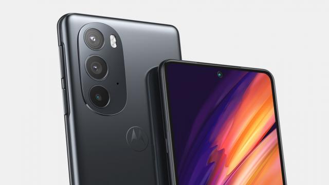 <b>Până la sfârșit de an Motorola va lansa două flagship-uri cu procesor Snapdragon, unul fiind Moto Edge 30 Ultra</b>În ultimele săptămâni am primit multe detalii despre viitorul flagship Motorola numit Edge 30 Ultra, telefon care a primit rând pe rând specificații și de curând o serie de randări detaliate. Astăzi aflăm că modelul de față nu va sosi 