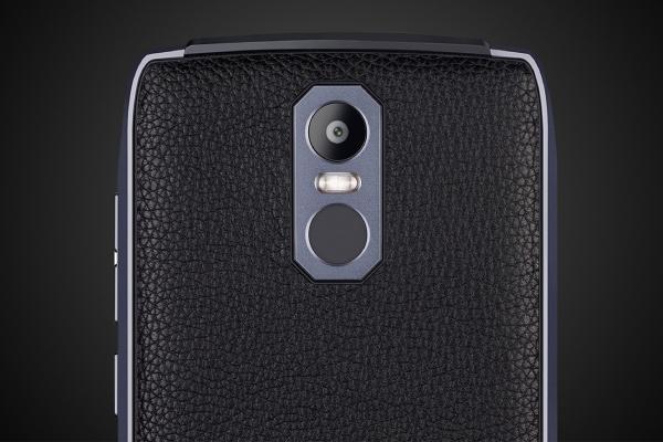 UHANS U300 se vrea a fi un fashion-phone; adoptă un design inspirat de automobilele Mercedes-Benz