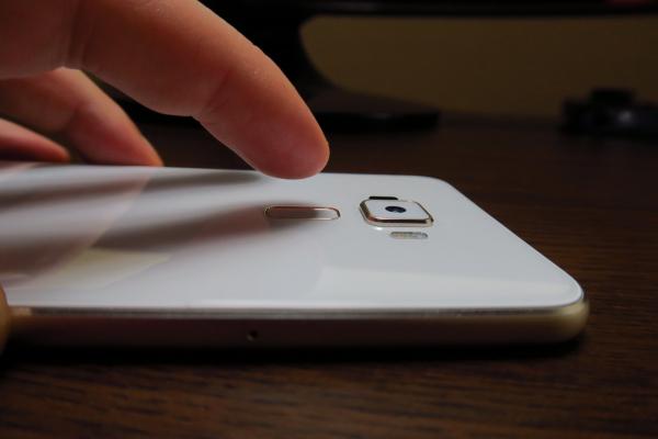 ASUS ZenFone 3 (ZE552KL) - Fotografii Hands-On
