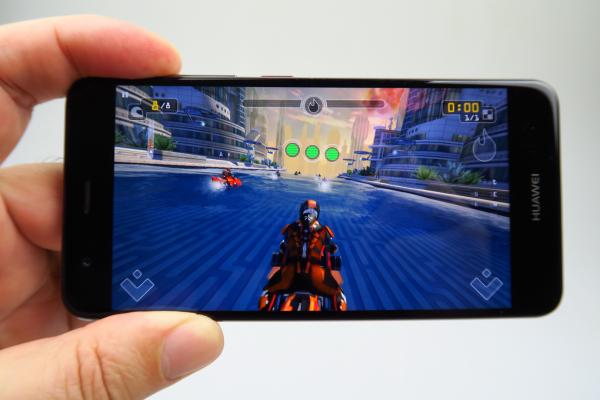 Huawei Nova: Benchmark-uri asemănătoare cu ASUS ZenFone 3 şi uneori peste Huawei Nova Plus
