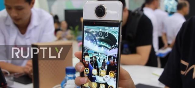 Iată cum arată în realitate primul telefon cu cameră VR din lume: Darling VR hands on în China (Video)