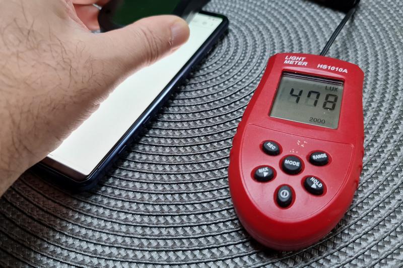 Luminozitate display Sony Xperia 5 II și ecranul văzut la microscop: Sony-Xperia-5-II_047.jpg