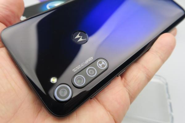 Moto G Pro este primul smartphone Motorola care primește update-ul la Android 12; Avem lista modelelor care urmează să fie actualizate
