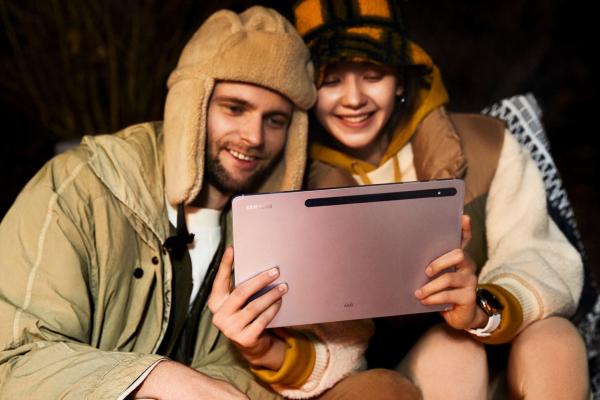 Samsung Galaxy Tab S8+ debutează oficial! Tabletă cu ecran AMOLED de 12.4 inch, refresh rate de 120Hz și stylus la pachet