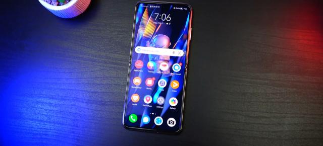 Huawei P50 Pocket: Display principal mai mare decât al rivalilor, destul de imersiv + hublou Cover